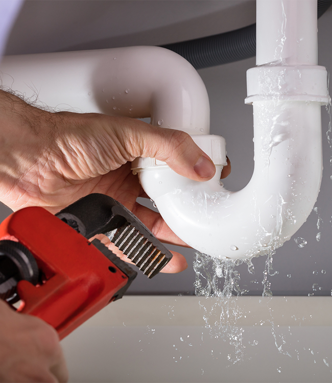 leaking-pipe-tool-hand